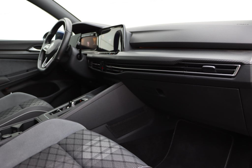 Volkswagen Golf 1.5 etsi r-line