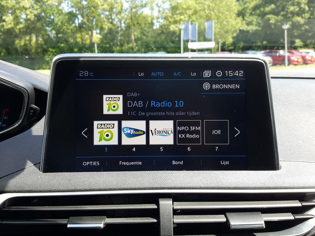 Peugeot 3008 1.2 130pk première automaat navigatie | trekhaak | panoramisch