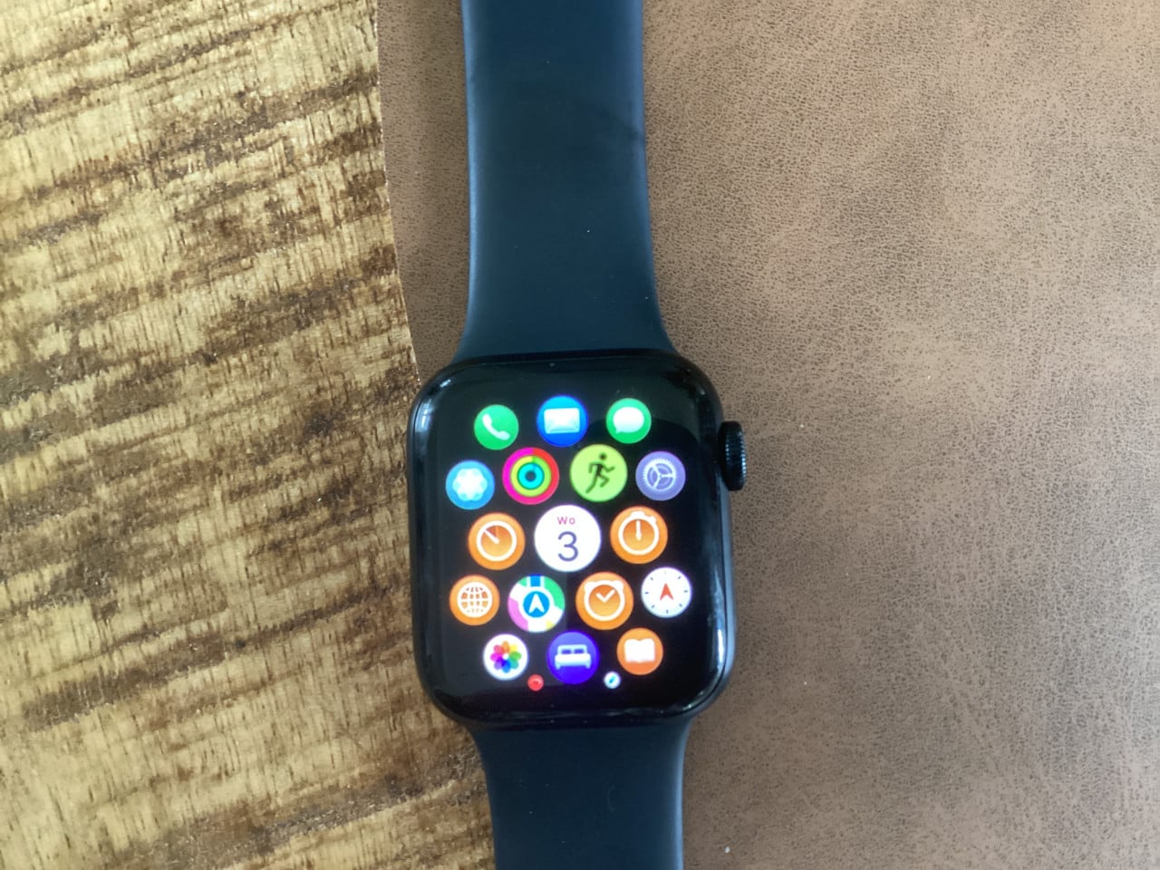 Smartwatch. Apple SE