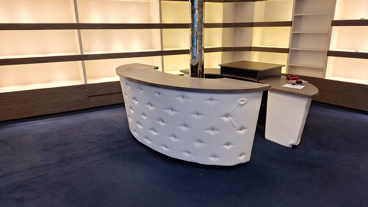 Luxe toonbank in wit skyleer met Swarovski kristallen – 2 delen