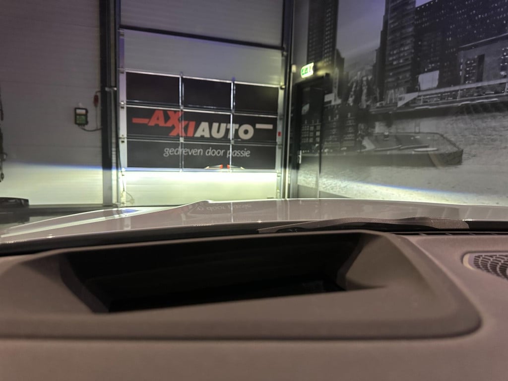 BMW 3-serie 318i m sport edition *schuifdak*shadow line*camera*laser*