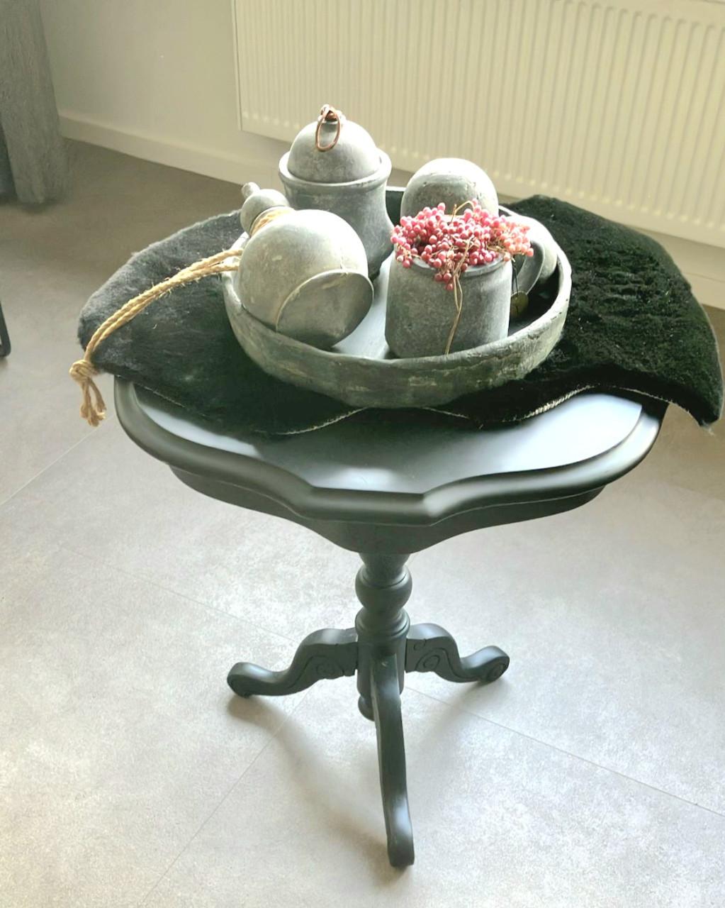 Zwart bijzettafeltje