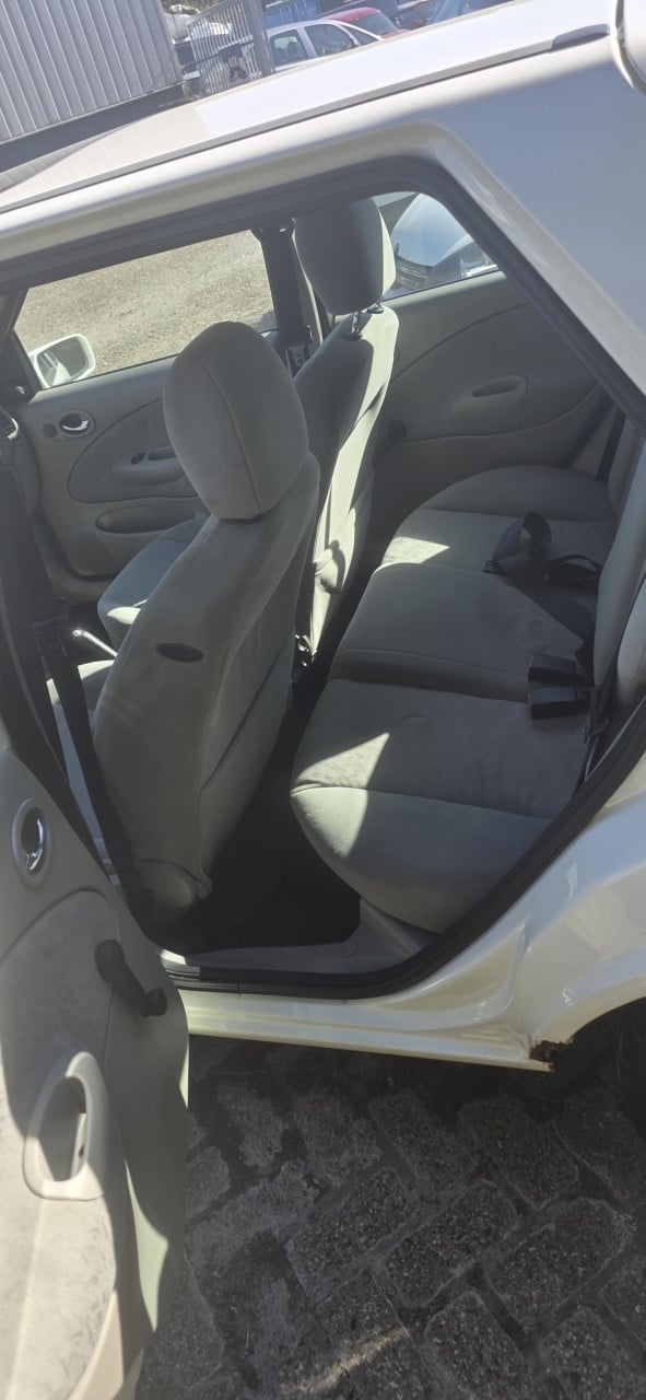 Luxe Ford Fiesta, airco, trekhaak, 5 deuren, nieuwe apk