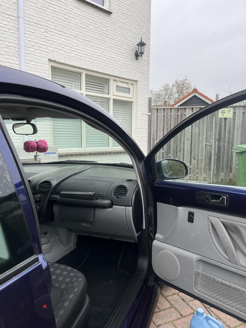 VOLKSWAGEN BEETLE 2003