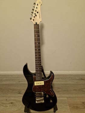 Yamaha Pacifica 311H elektrische gitaar Zwart