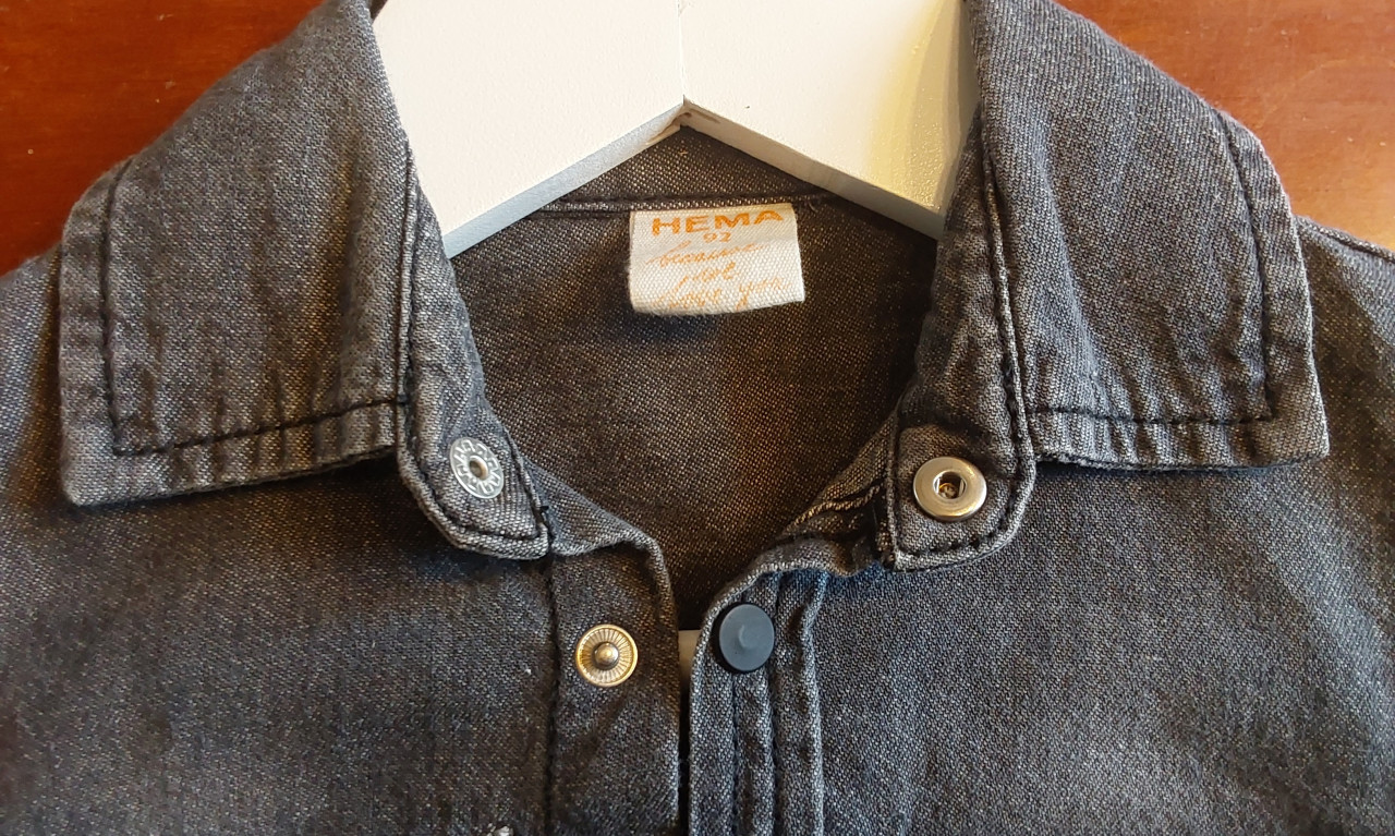 Donkergrijze spijkerblouse in maat 92 van de Hema
