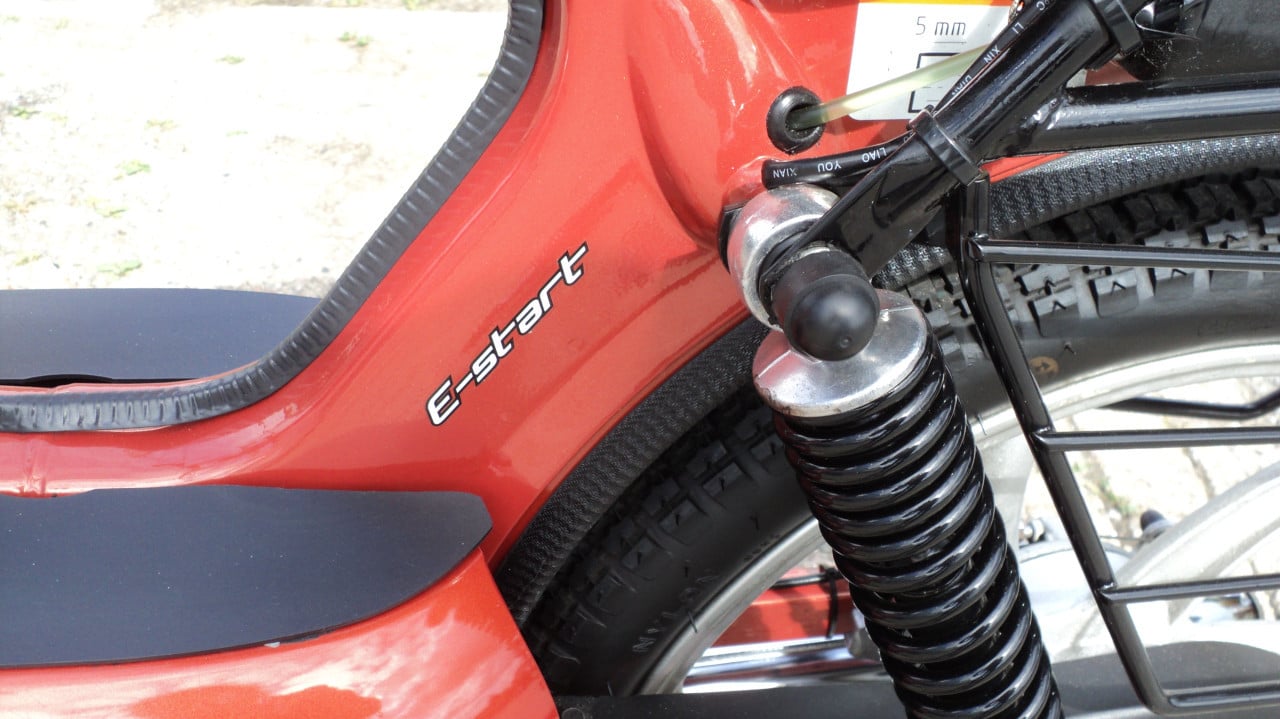 Tomos de Luxe E-start 45km gele plaat zo goed als nieuw