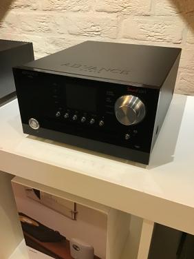 Advance UX1 streamer & cd speler in één compact apparaat