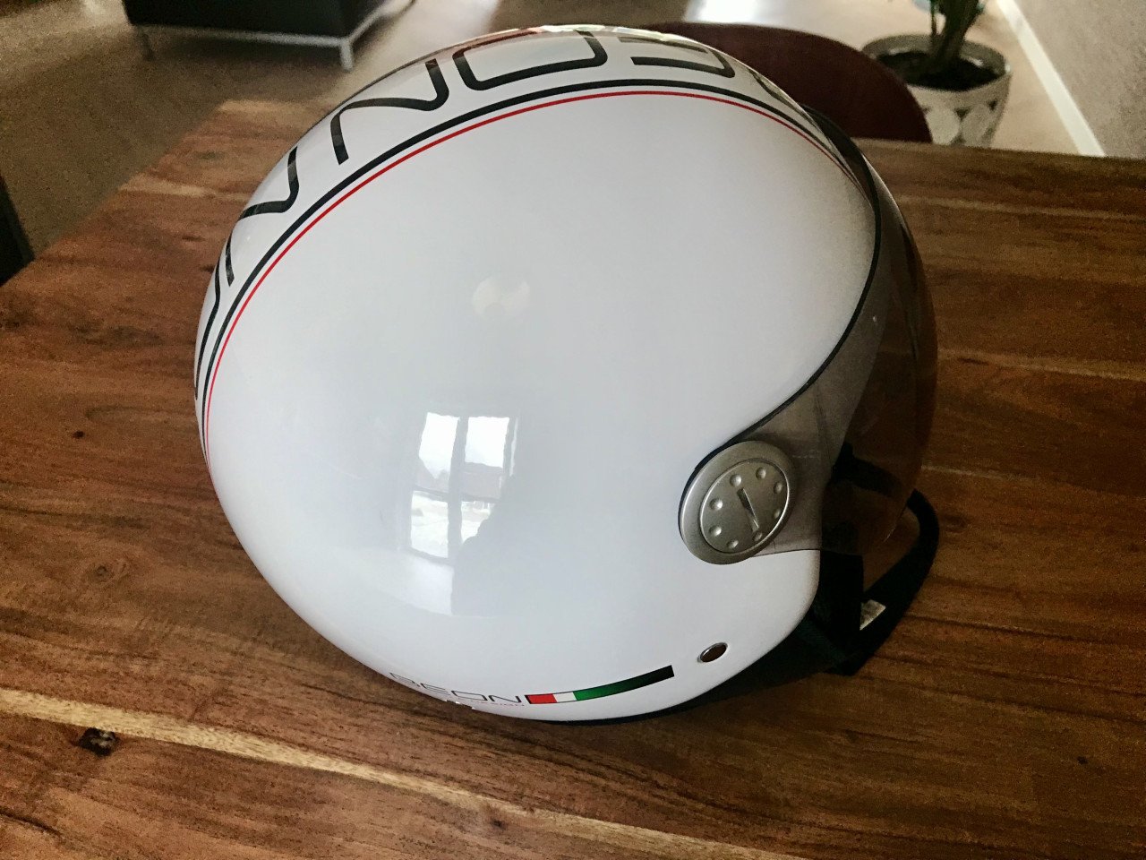 Helm voor scooter, brommer merk Beon  maat L 59