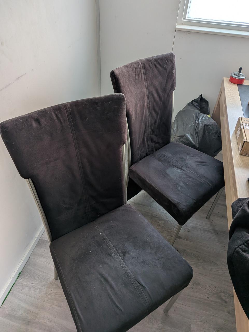 Eetkamer tafel + 4 stoelen GRATIS op te halen