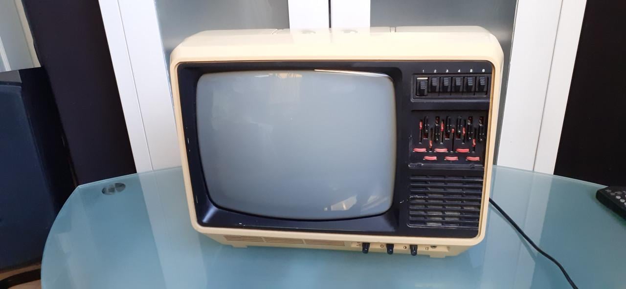 Vintage draagbare tv philips goed werkend