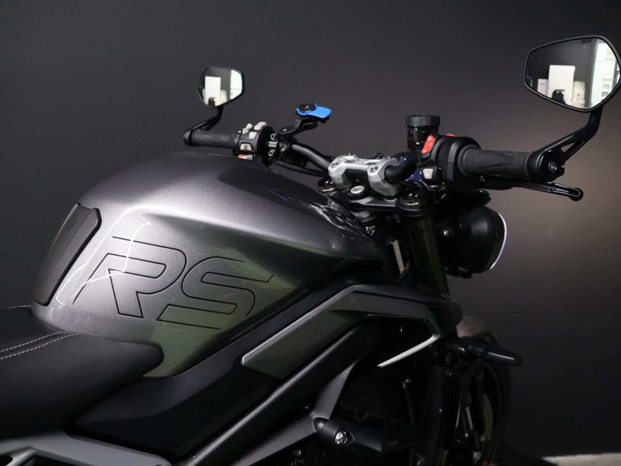 STREET TRIPLE RS | Silver ice