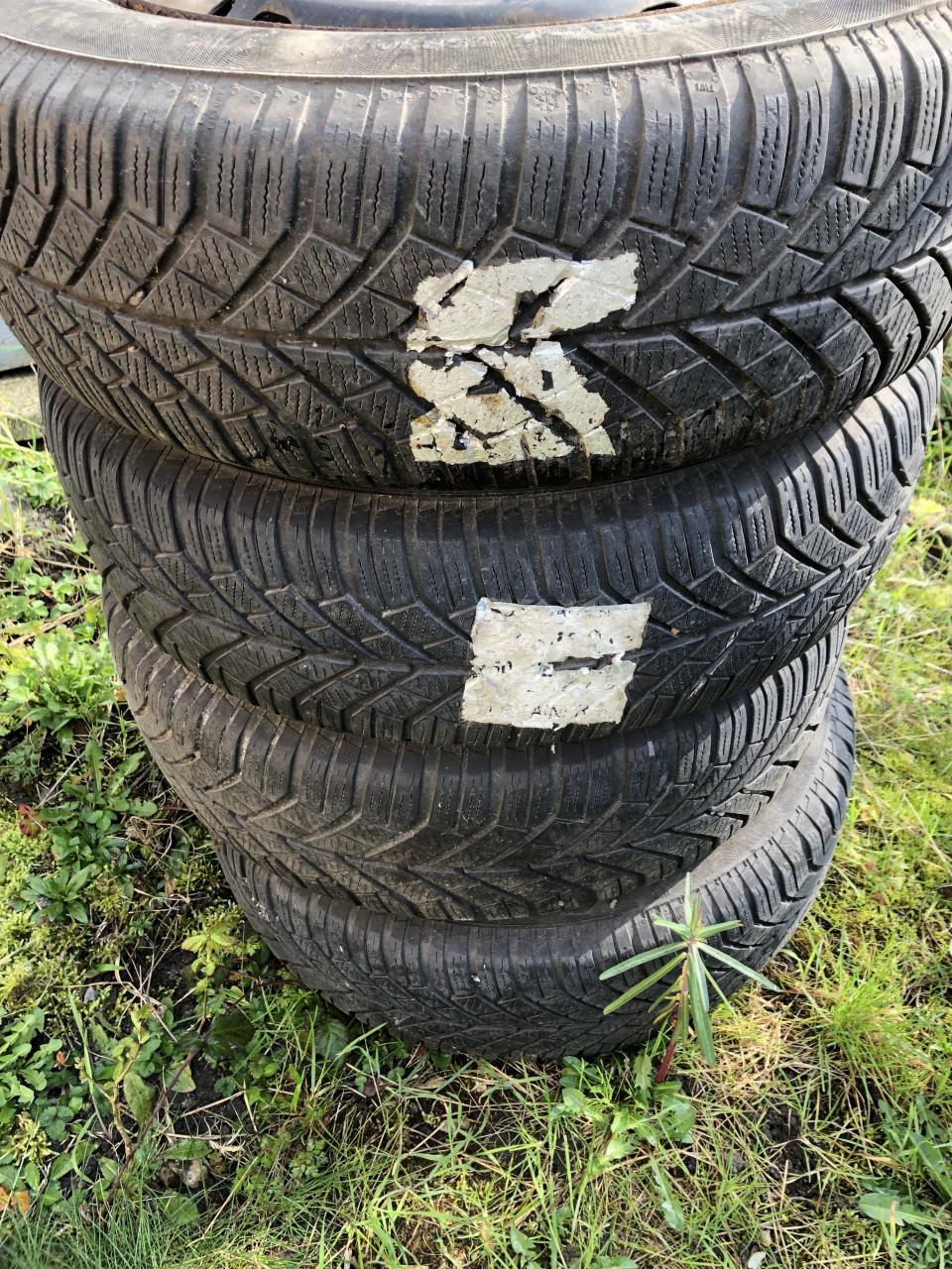 Stalen velgen met banden volvo ford