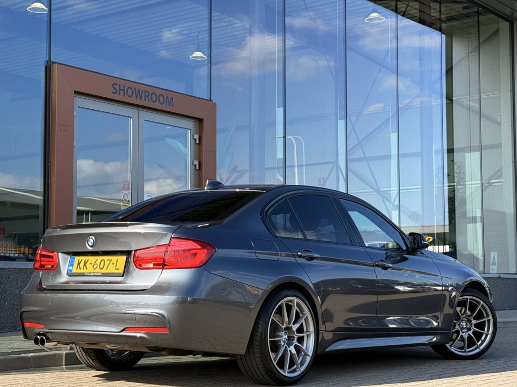 BMW 3-serie 320i m-sport | 360 camera | head-up | leder | schuif / kantel d
