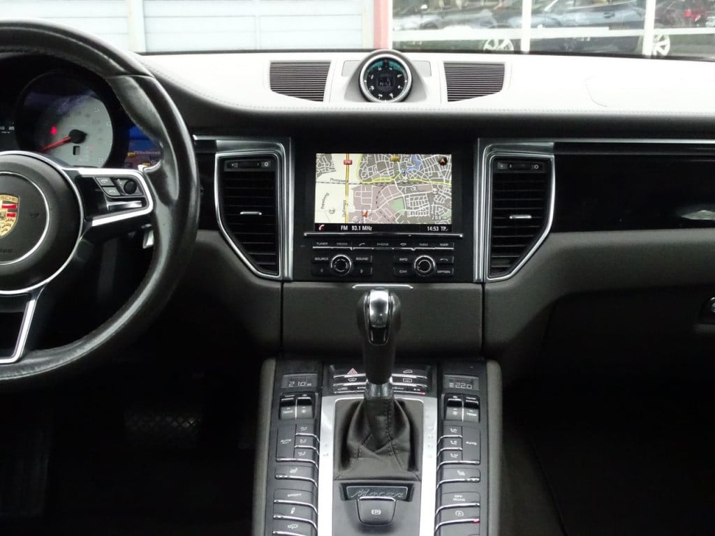 Porsche Macan 3.0 s | luchtvering | adaptief onderstel | 21"