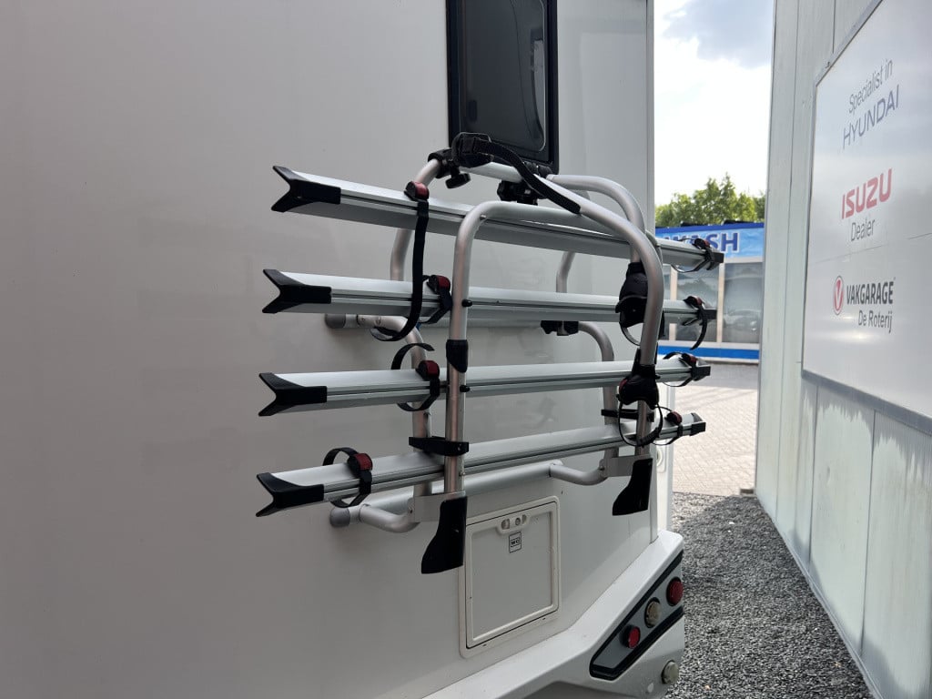 Chausson Onbekend 757 welcome | 2 enkele bedden + 1 groot bed | camera | tv