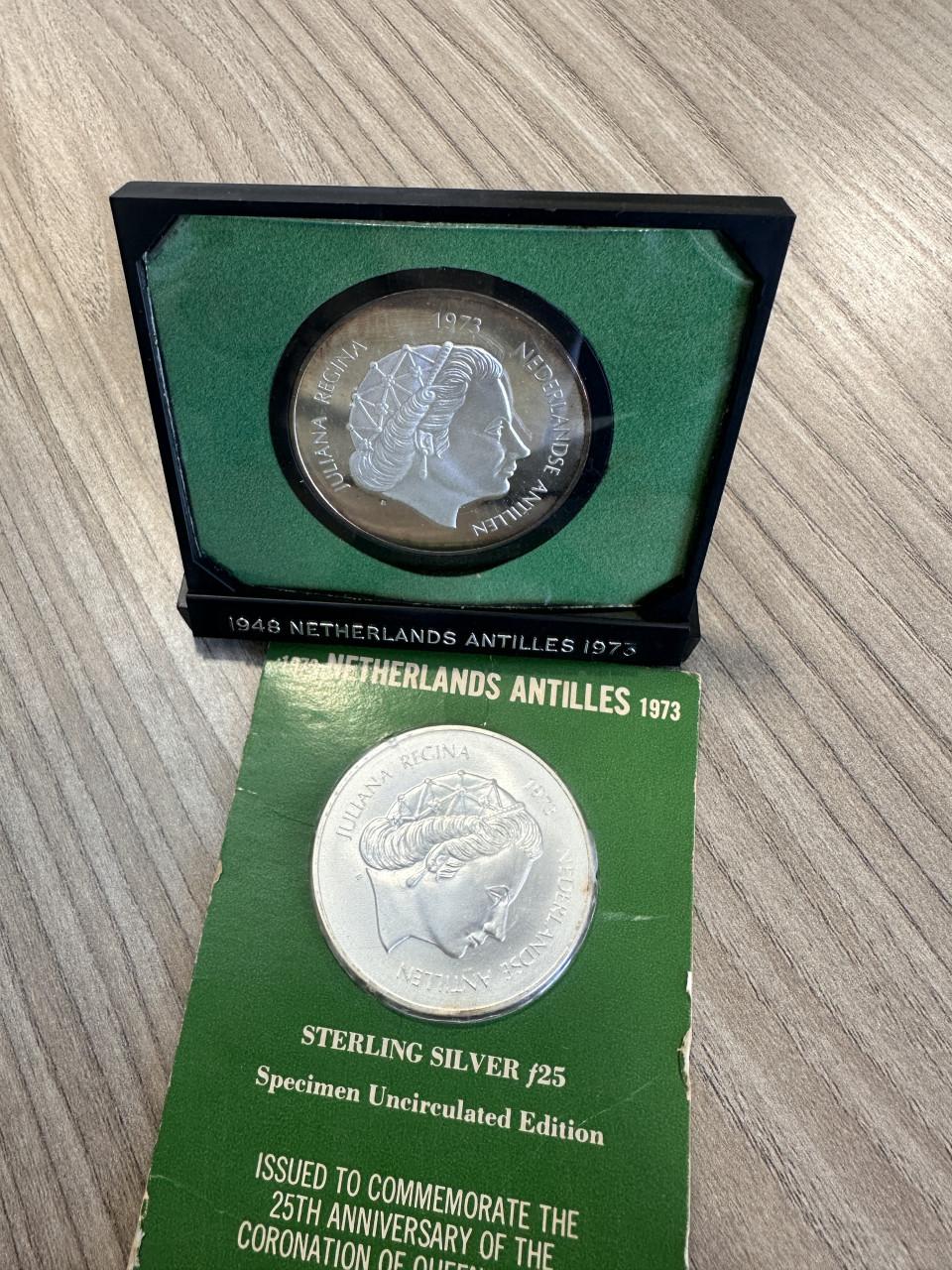 2x 25 gulden Nederlandse Antillen