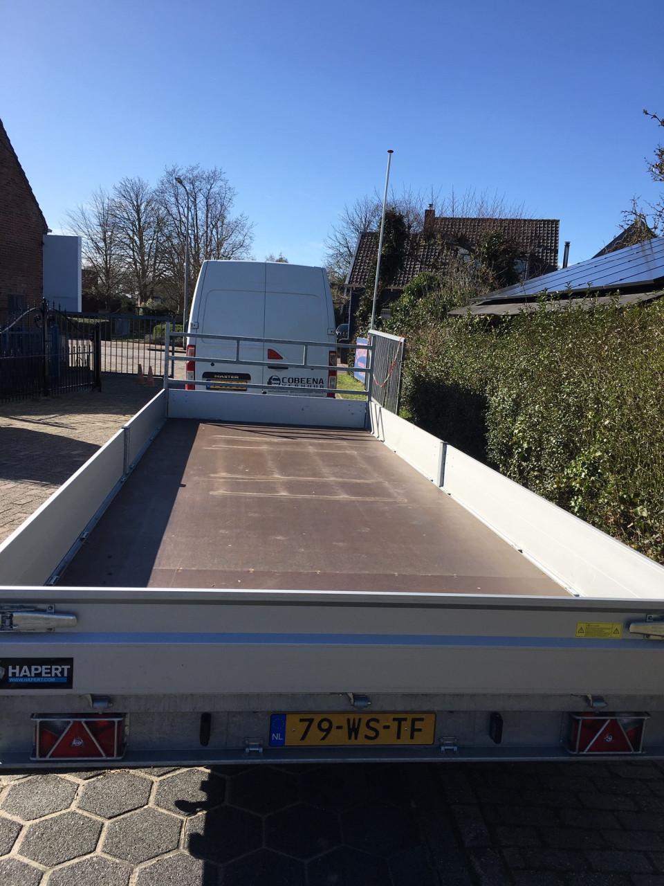 Te Huur: Grote Auto-ambulance / Aanhangwagen.