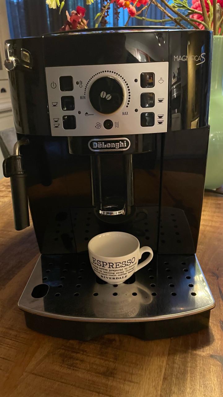 Volautomatische koffiemachine bonen DeLonghi Magnifica S