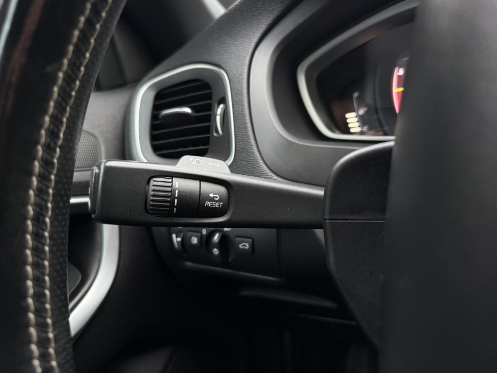 Volvo V40 2.0 t5 r-design