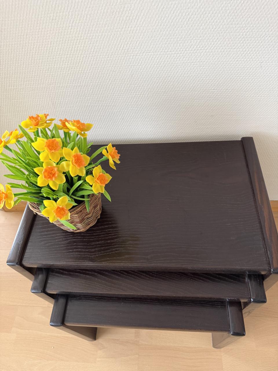 Bijzettafel set. Massief. Perfecte staat. 3 stuks.