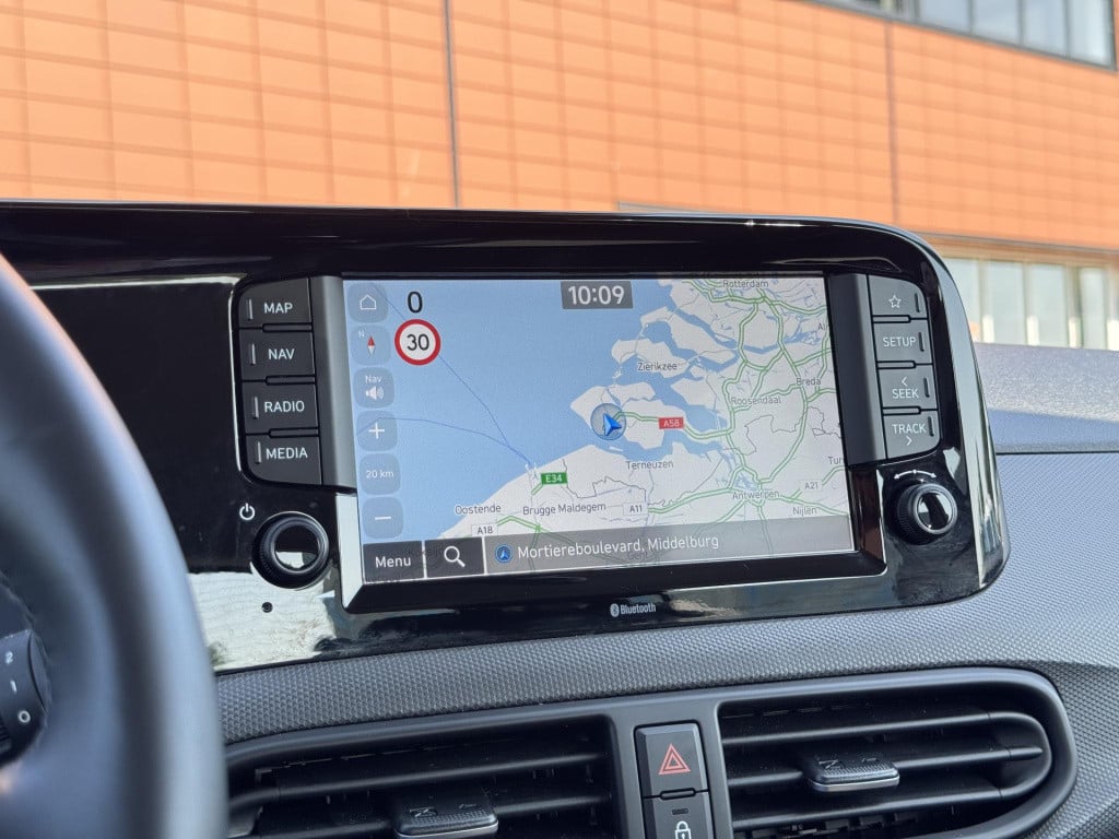 Hyundai I 10 1.0 comfort smart nieuw model! | two-tone lakkleur | navigatie