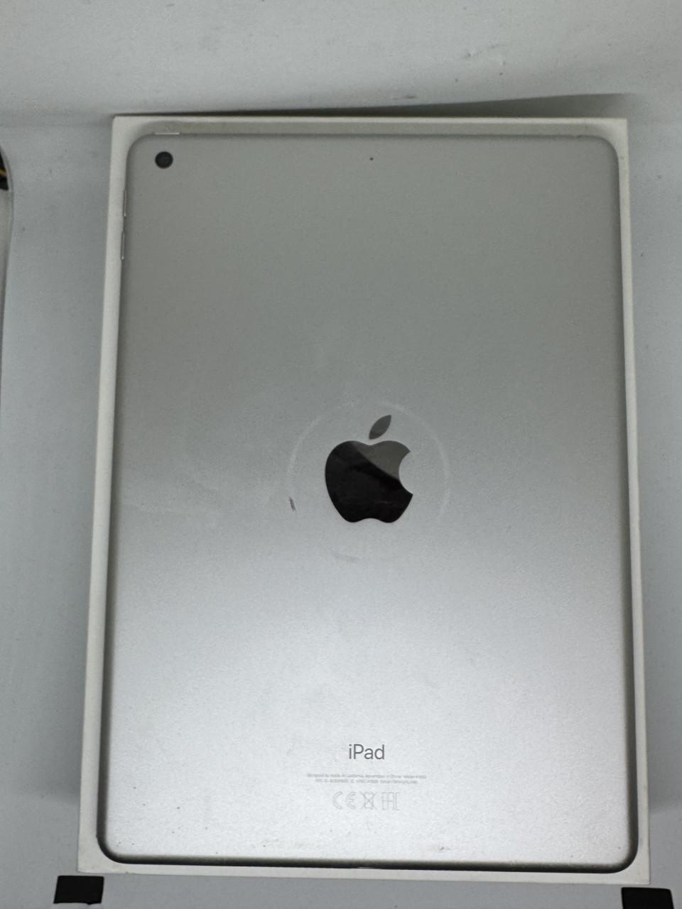 Apple iPad  6e generatie  zilver