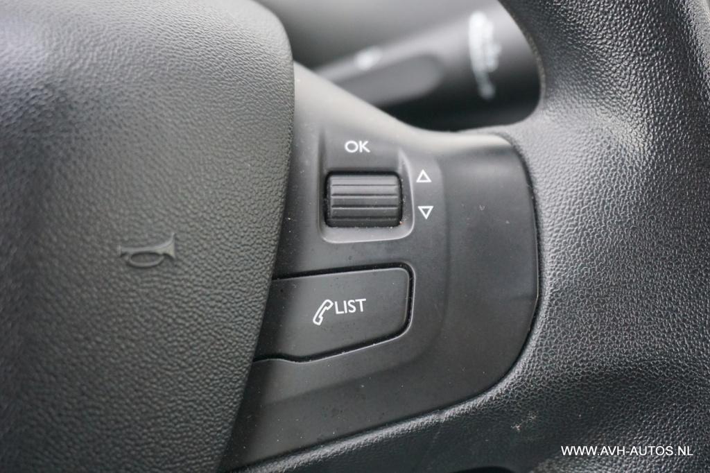 Peugeot 208 1.2 puretech blue lion