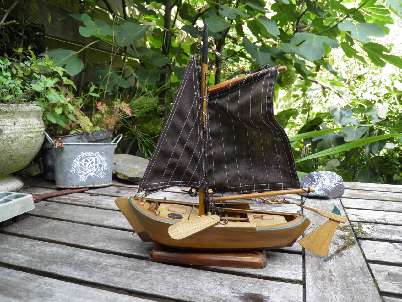 Bootje ongeveer 30 bij 30 cm hout
