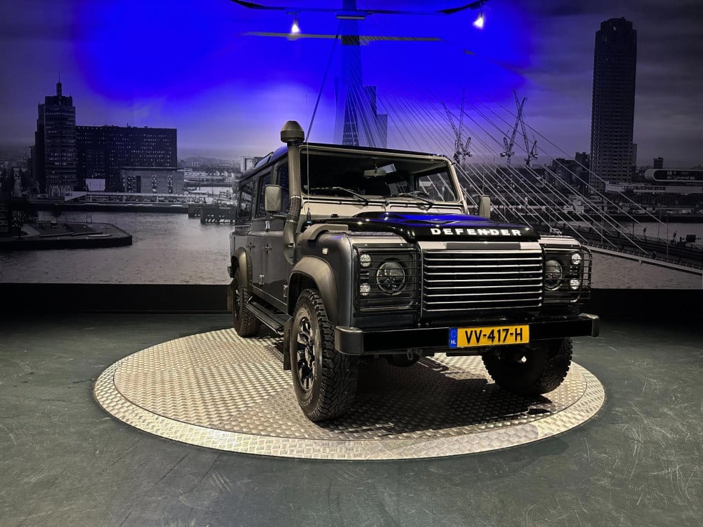 Land Rover Defender 2.4 td 110" x-tech dc *grijs kenteken 7 persoons*