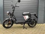 Nooit meer tanken de electrische puch maxi agm goccia met twee afstandbedie