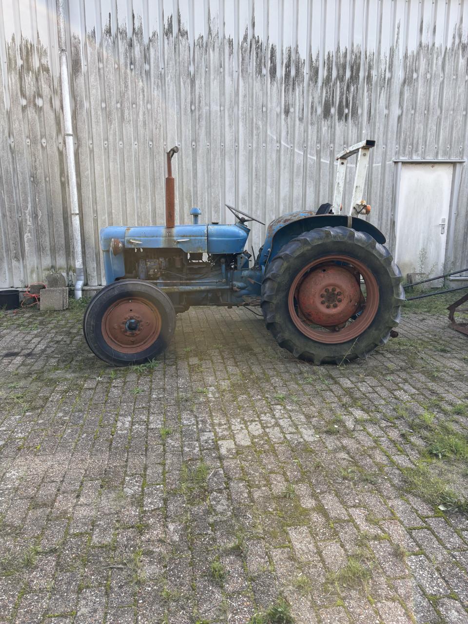 Ford dexta