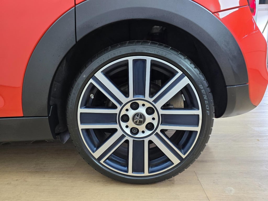 Mini Cooper mini occasion 2.0 automaat | 5 deurs en maar 1 van in nl | twee