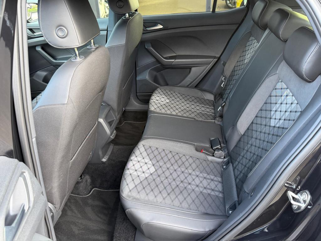 Volkswagen T-cross 1.5 tsi 150pk dsg r-line | camera | trekhaak | navi | iq