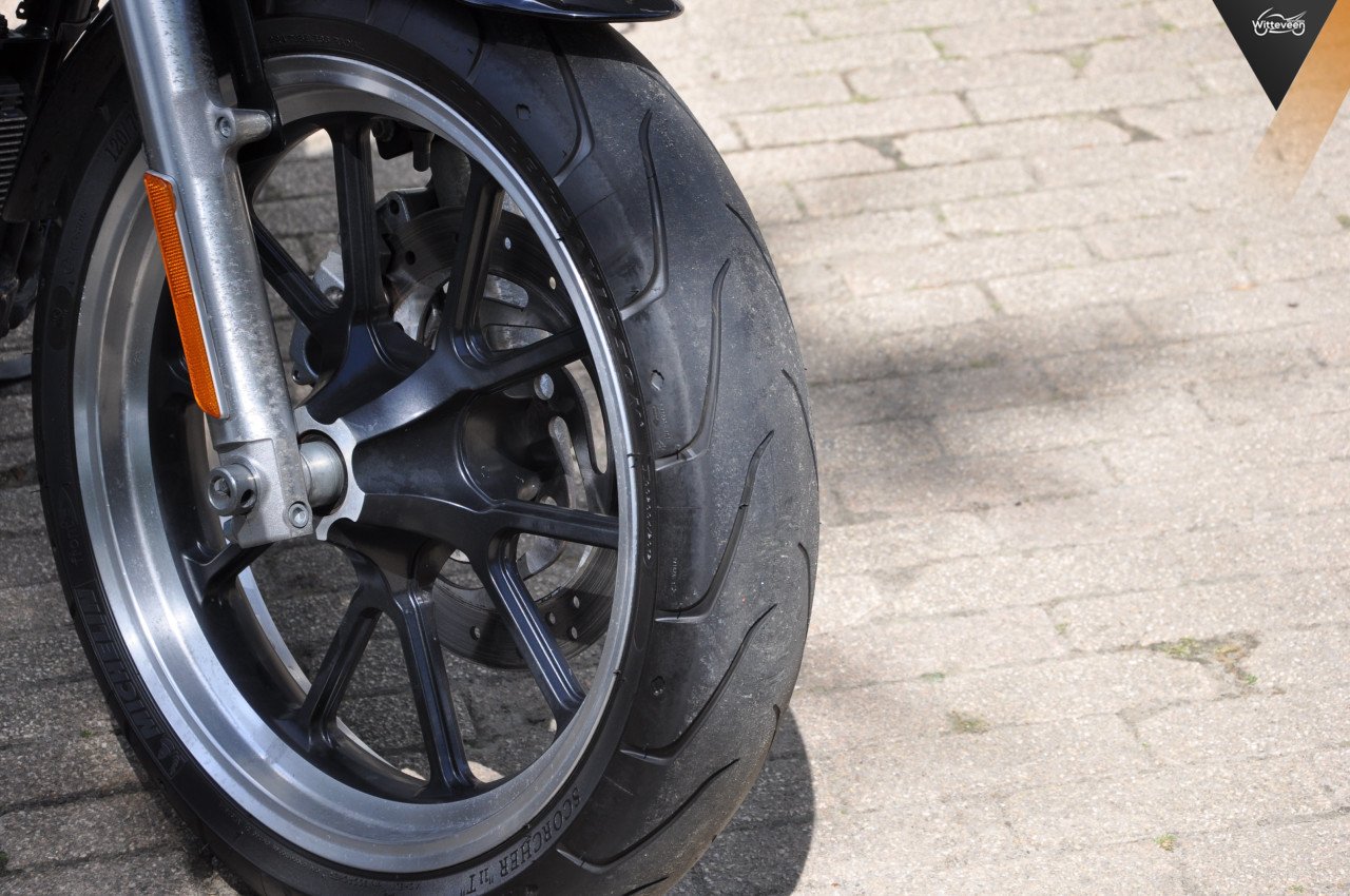 Harley-Davidson XL 883 L / Sportster 883 Low