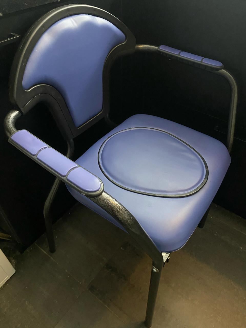 Weinig gebruikte postoel. ophalen in Middelburg.