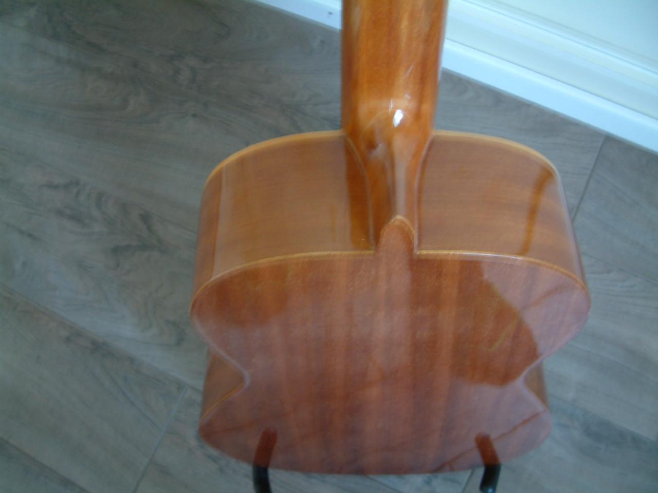 Juan salvador---  De Spaanse gitaar die bekend is  om de goede klank