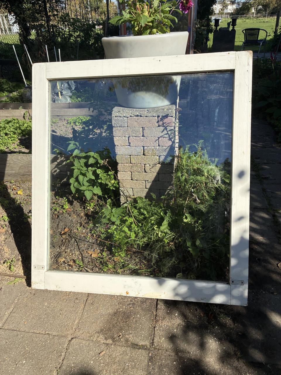 Hardhouten ramen met dubbelglas