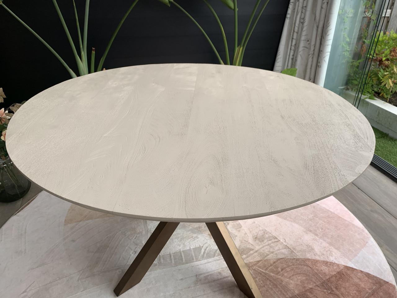 Eettafel met bronzen poot, 130 doorsnee cmhoog 76 cm