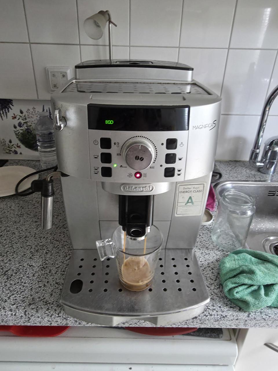 Te koop Delonghi koffieapparaat magnifica