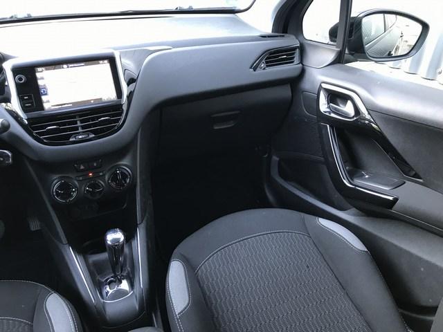 Peugeot 208 1.2 automaat navi | pdc | cruise | airco | trekhaak | dab etc.
