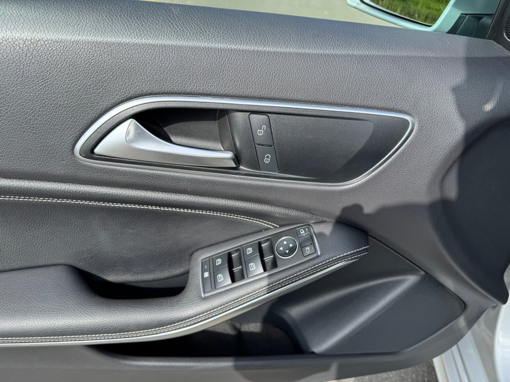 Mercedes-Benz A-Klasse 180 urban , apple-carplay / panorama dak