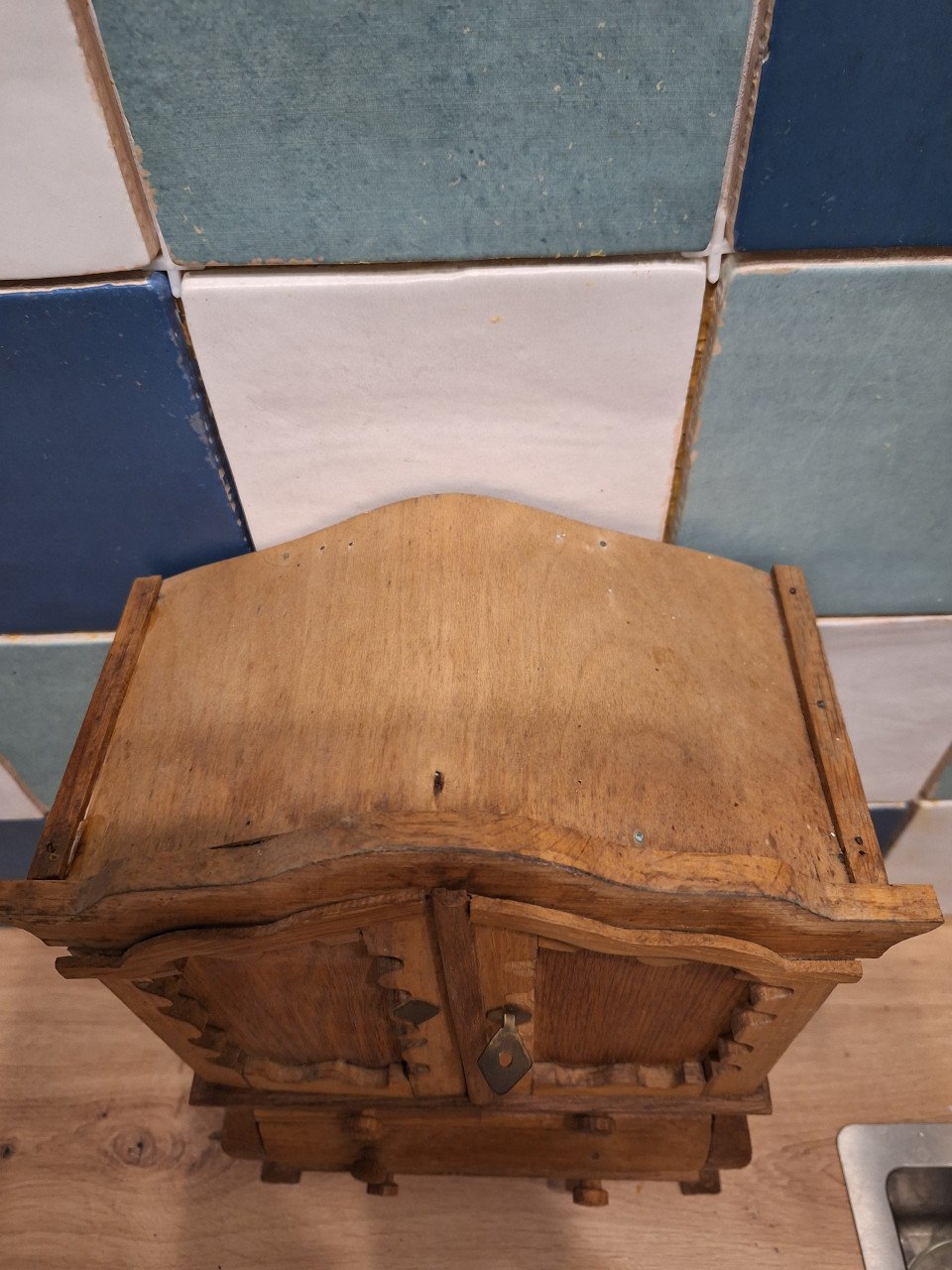 Klein houten kastje