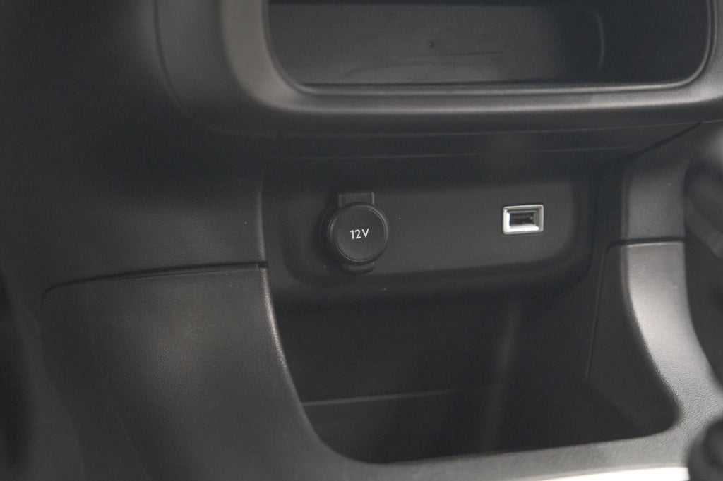 Citroen C3 puretech 110 shine | camera | navigatie | apple carplay | parkee