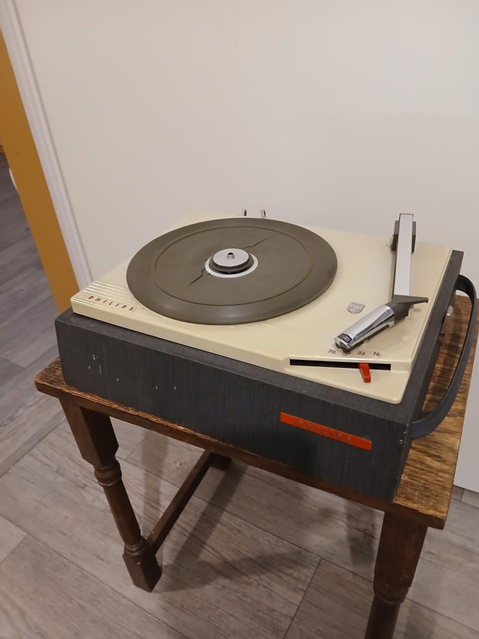 Vintage Philips platenspeler
