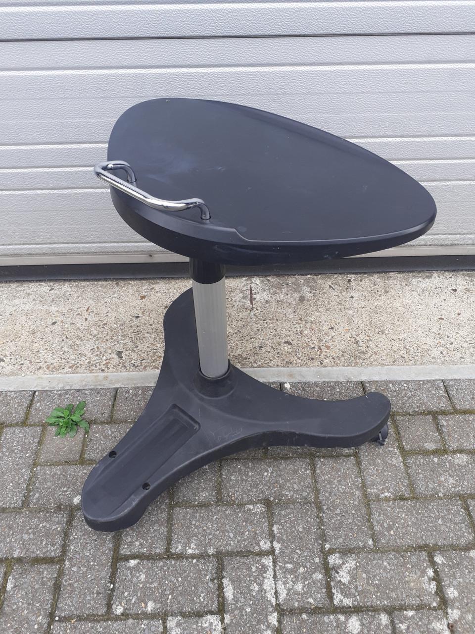 Side-Table ......diverseTafeltjes & Nacht-kastjes