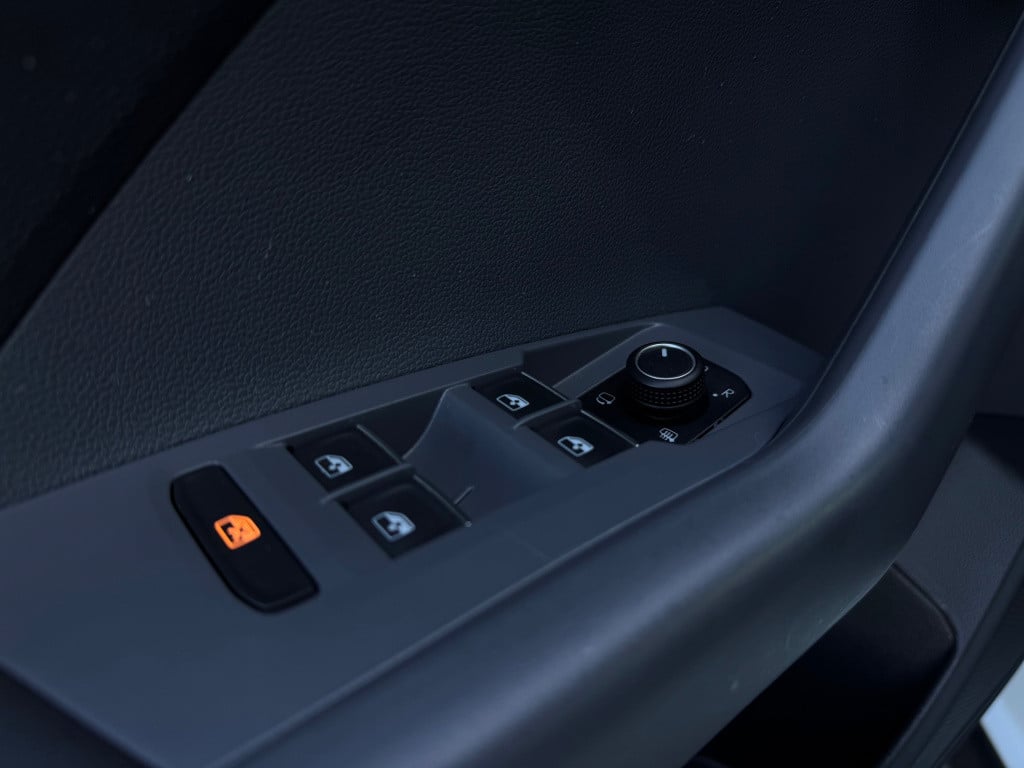 Volkswagen T-cross 1.0 tsi style * virtual cockpit * stoelverwarming * clim