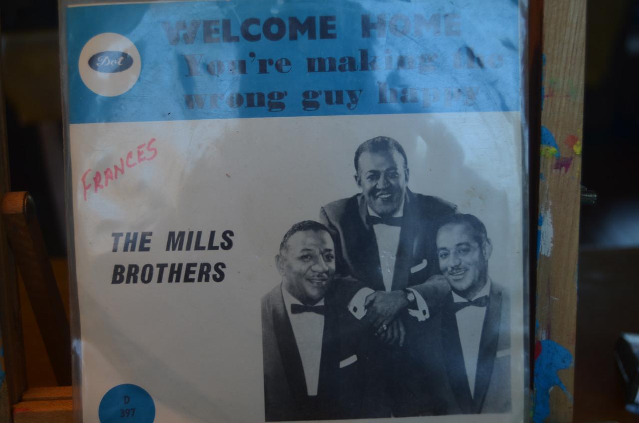 Diverse singles 'The Mills Brothers' (3)