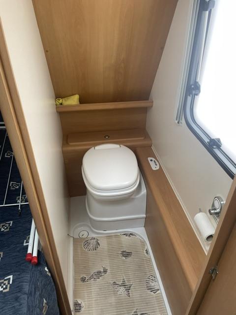 Kip Navigator 44DB met voortent, vloerverwarming en boiler