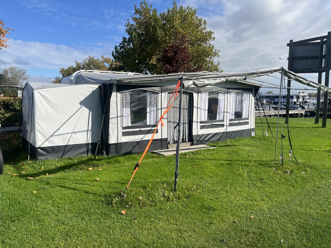 Hobby KMFE 560 Ahorn de luxe met Gusto 4-seizoenen voortent